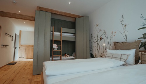 Family Quadruple Room, Roll-in Shower