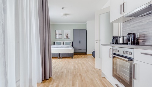 Suite L with loggia & street view