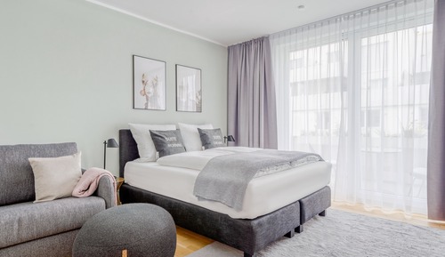 Suite L with sofa bed, balcony & courtyard view