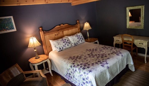 The Boat Room (Queen) Carriage House