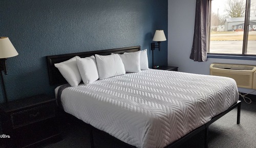 Standard Room, 1 King Bed