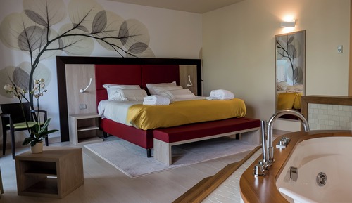 Suite, Hot Tub