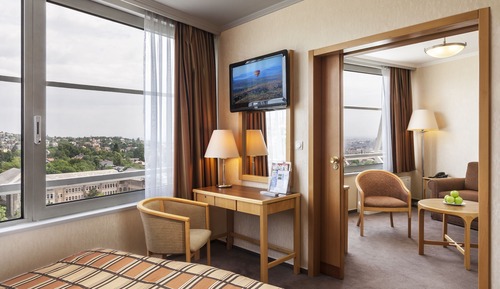Junior Suite, 1 Queen Bed with Sofa bed