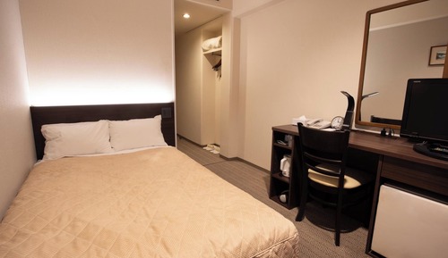 Semi Double Room, Smoking