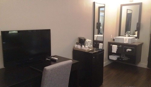 Economy Room, 1 Queen Bed