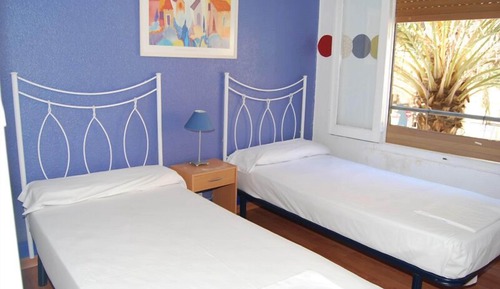 Twin Room, 2 Twin Beds, Shared Bathroom