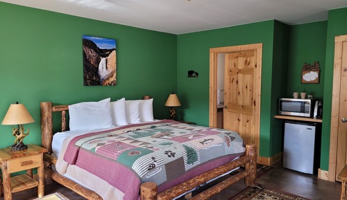 Room, Private Bathroom (Gallatin View Room)