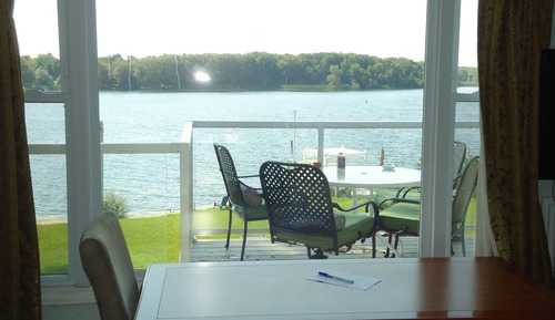 Queen Room with Balcony, Lake View
