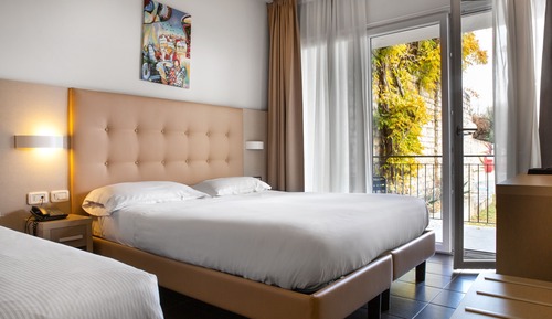 Standard Triple Room, Lake View