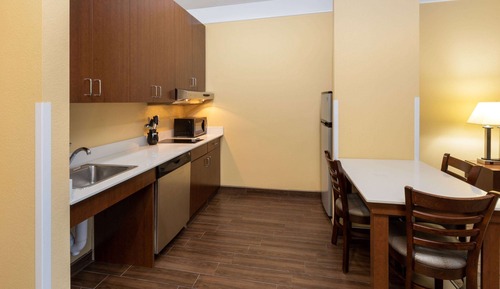 Deluxe Suite, 1 King Bed, Accessible, Non Smoking (Mobility/Hearing Accessible)