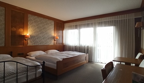 Family Room Comfort Retro with Balcony 1 Double Bed and 1 Single Bed