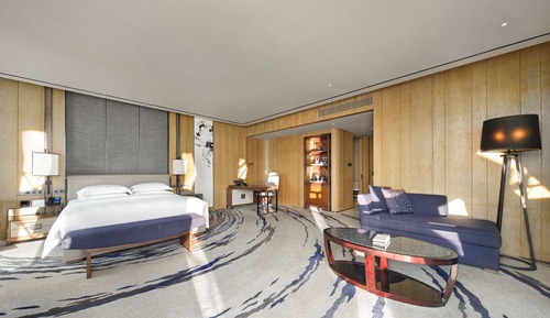 King Executive Corner W/Balcony WangHai Wing