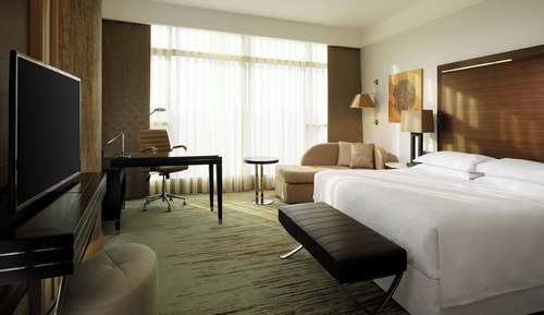 Deluxe Room, 1 King Bed, River View
