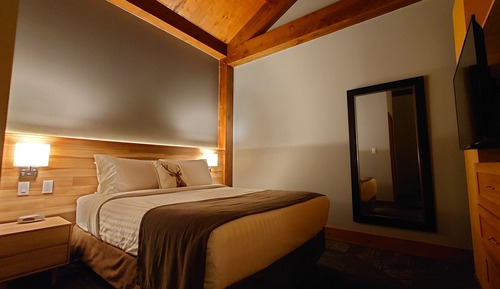 Honeymoon Suite, 1 Queen Bed with Sofa bed, Jetted Tub