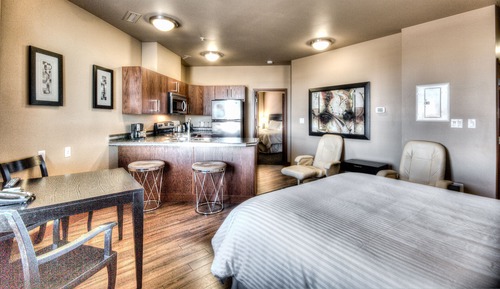1 Bedroom Suite with 1 King Bed and 1 Queen Bed, Full Kitchenette