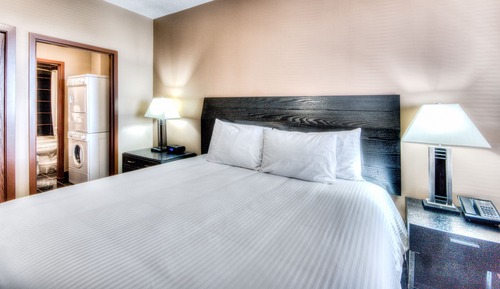 2 Bedroom Suite with 2 King Beds, Washer/Dryer and Full Kitchenette