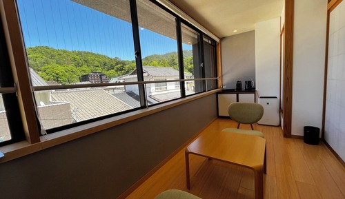 Superior traditional room mountain-view