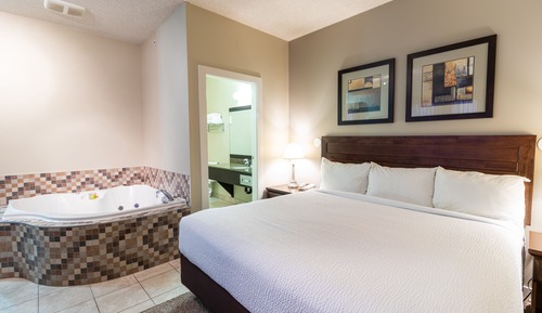 Superior Suite, 1 King Bed, Jetted Tub