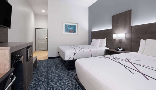 Room, 2 Queen Beds, Roll-in Shower, Non Smoking (Mobility Accessible)
