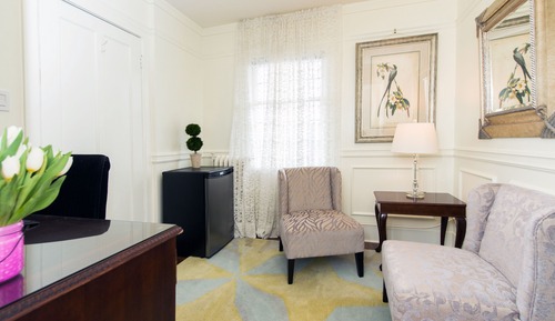 Suite, 1 King Bed (Craigdarroch)