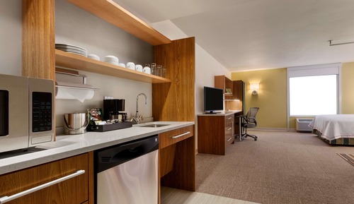 Studio, 1 Queen Bed, Accessible (Roll-in Shower)