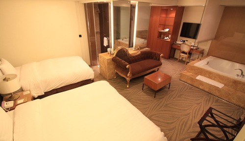Korean Suite (check-in available until 11 pm)