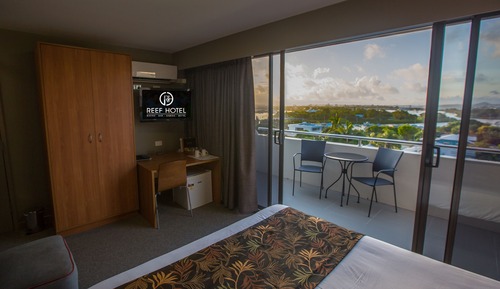 3rd Floor Harbour View Queen