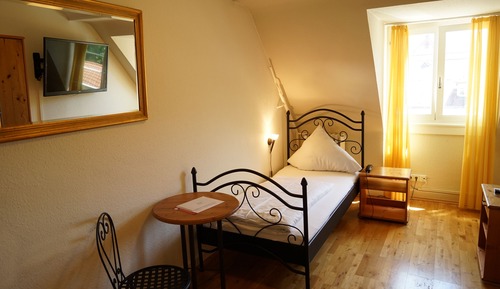 Single Room, Private Bathroom