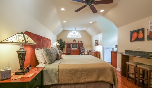Oak Park Suite