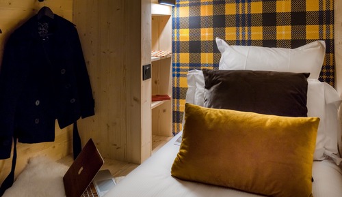 Room (La Chambre de Mamie)