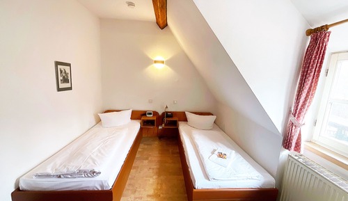 Standard Twin Room, Private Bathroom