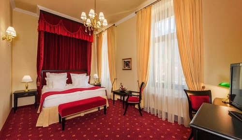 Deluxe Superior Double Room with Citadel View and Canopy Bed