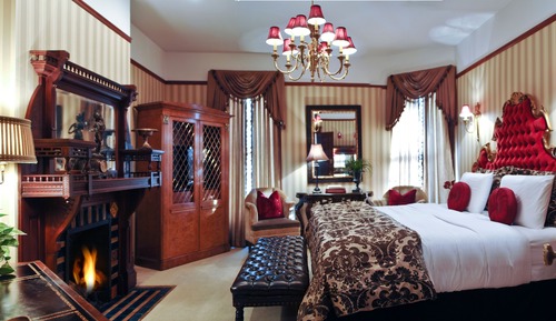 Premier Room, 1 King Bed, Fireplace (Bordeaux)