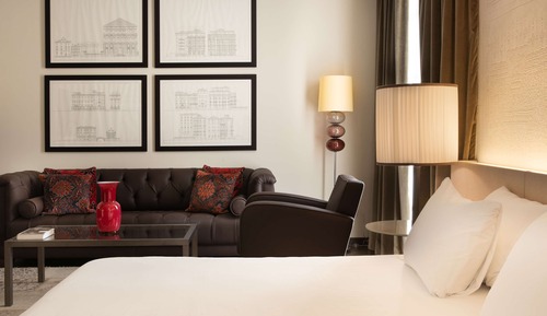 Junior Suite, 1 King Bed (Canal View)