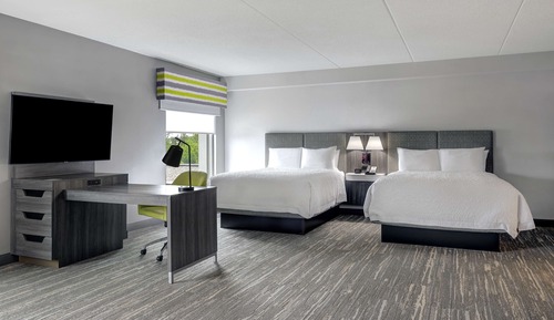 Room, 2 Queen Beds, Accessible, Bathtub (Mobility & Hearing)