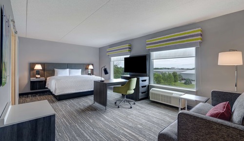 Studio, 1 King Bed, Non Smoking, Refrigerator & Microwave (Wet bar)