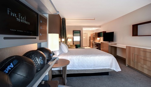 Suite, 1 Queen Bed, Accessible, Bathtub