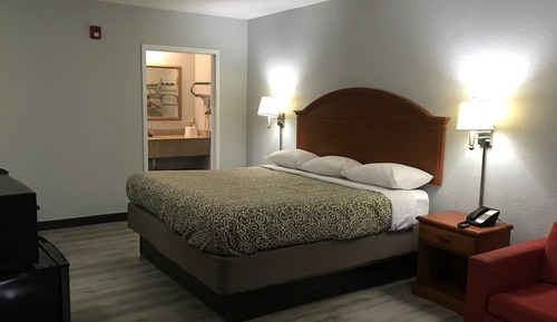 Basic Room, 1 King Bed, Non Smoking