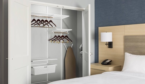 Studio, 1 King Bed (Mobility Accessible, Roll-in Shower)