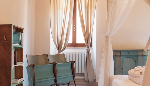 Apartment, Hill View