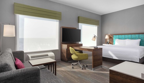 Studio, 1 King Bed, Refrigerator & Microwave (Wet bar)