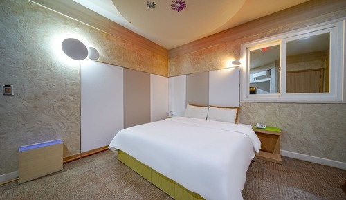 Room (Standard A(Netflix Massage bed))