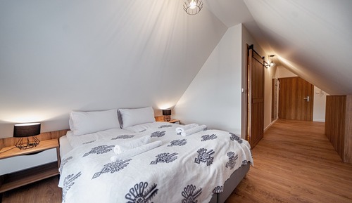Studio Suite (H13)