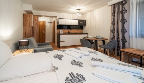 Studio Suite (H7)