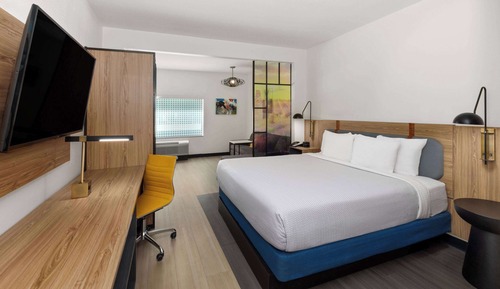 Suite, 1 King Bed, Non Smoking
