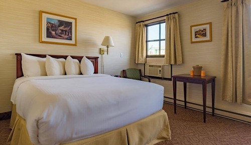 Room 1 Queen Bed, Ground floor