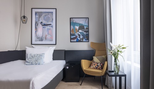 M Room - Single Bed, Stairs Access Only