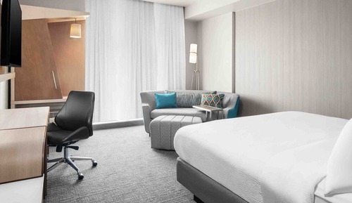Room, 2 Queen Beds, Non Smoking, River View (Balcony)