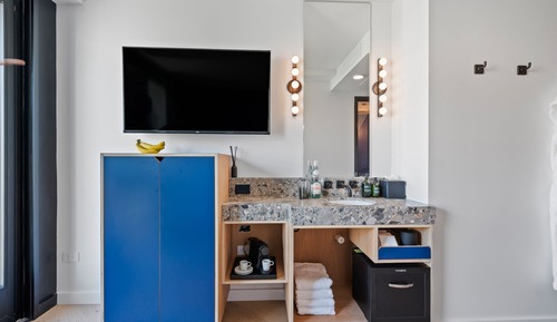 Executive Suite (Self Check-in with Virtual Front Desk)