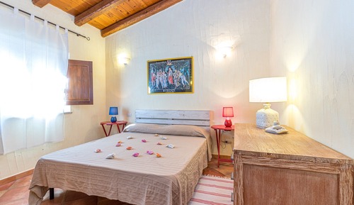 Family House, 2 Bedrooms, 2 Bathrooms (Domos Pintadas Cottage Rosa)